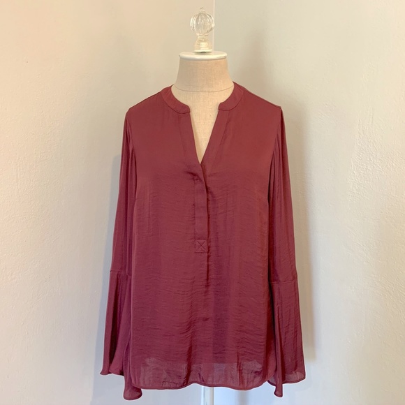 NWOT Simply Vera Wang Silky Red Bell Sleeve Blouse - Picture 3 of 11